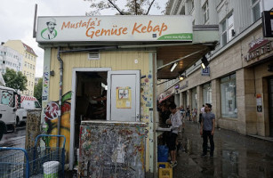 Mustafa's Gemüse Kebap outside