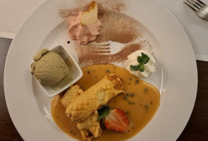 Theos Risto food
