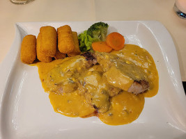 Theos Risto food