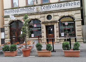 Apothek outside
