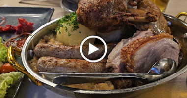 Das Wirtshaus Unter Dem Bogen food