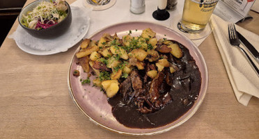 Das Wirtshaus Unter Dem Bogen food