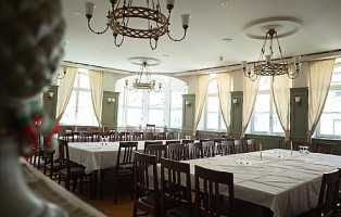 Das Wirtshaus Unter Dem Bogen inside
