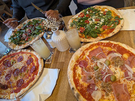 La Piazza food