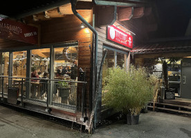 Pizzeria Massimo outside
