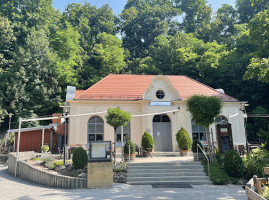 Zum Alten Wasserschlössl outside