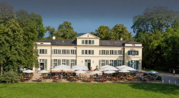 Kulinarischer Schönbusch outside