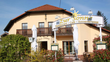 Zur Sonne outside