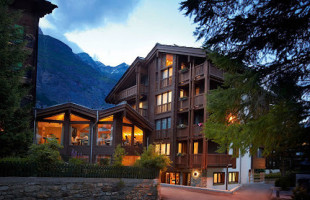 Europe Hotel & Spa Restaurant outside