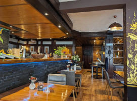 Sai Thai Restaurant Bar inside