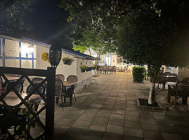 Santorini Gadenstedt outside