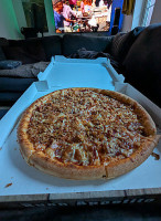 Phil's Pizza Und Pasta food