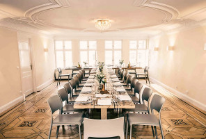 Buddels Gasthaus Und Weinbar inside