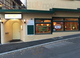 Gigi Sushi outside