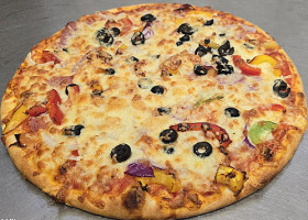 Linus Pizza Eck food