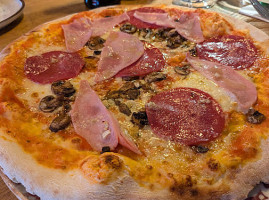 Paparazzi Pizzeria food