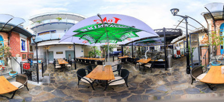 Avli outside