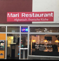 Afghanisches Persisches Mari outside