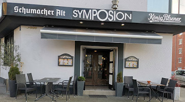 Symposion outside