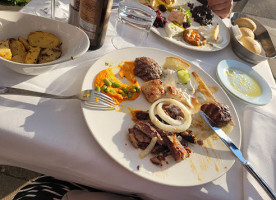 Kouros Der Grieche An Der Alster food