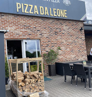 Pizza Da Leone outside