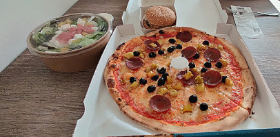 Twins Burger Pizza food