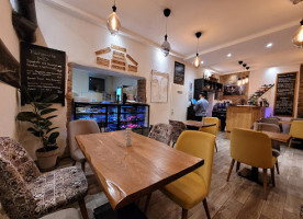 Taverne Mediterrane inside
