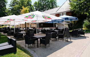 Weinbrunnen Im Kurpark outside