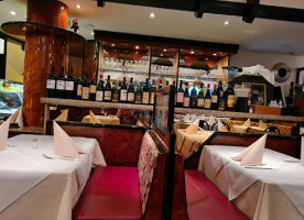Bacco Due Pizzeria inside
