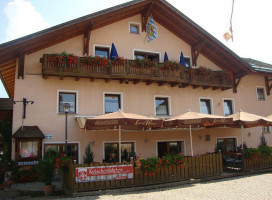 Bayerische Gastwirtschaft Dimpfl-stadl outside