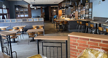 Big Papa Burger Und Steakhouse inside