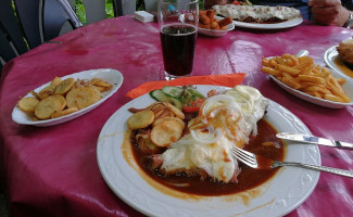 Werners Kneipe food