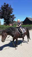 Leiting outside