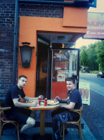 Akin Pizzaservice outside