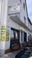 Köz outside