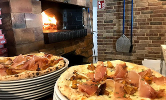 La Trattoria food
