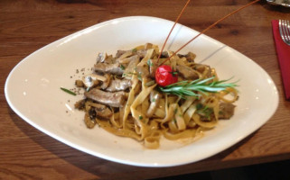La Trattoria food