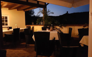 Weinschänke Schloss Groenesteyn inside