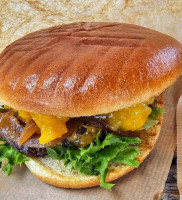 Bennies Imbiss food
