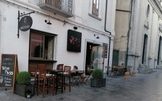 Linde Restaurant outside