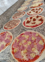 Pizzeria Roma food