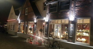 Pizza Hut Foetz outside