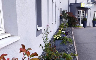 Cottage Logis Hôtel outside