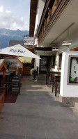 Cafe-Martin outside