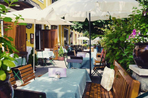 König outside