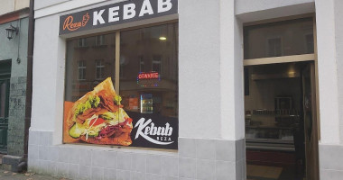 König outside