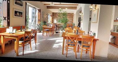 La Veneta Pizzeria Trattoria inside
