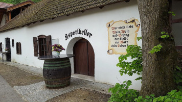 Asperlkeller outside
