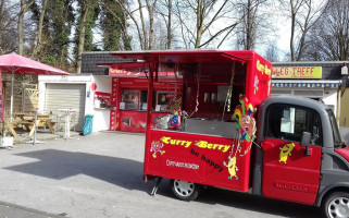 Curry Berry outside