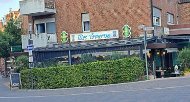 Ilias Taverne outside